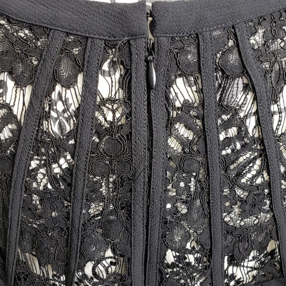 Truly Poppy Jarred Lace Detail Cap Sleeve - Picture 4 of 6